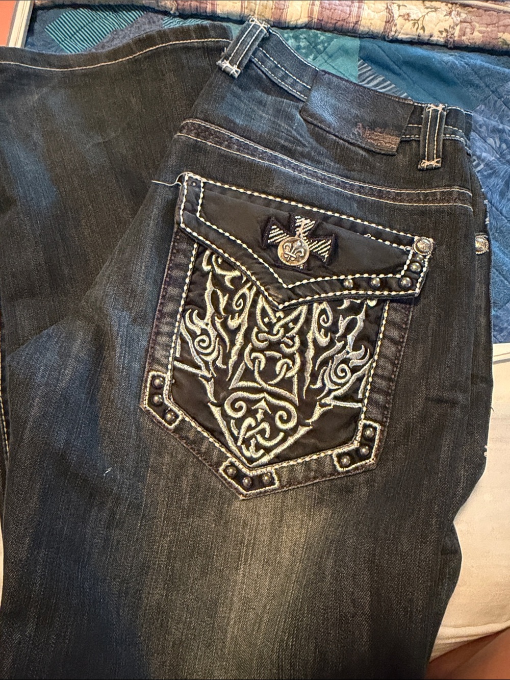 Embellished Dark Wash Jeans with Ornate Back Pocket